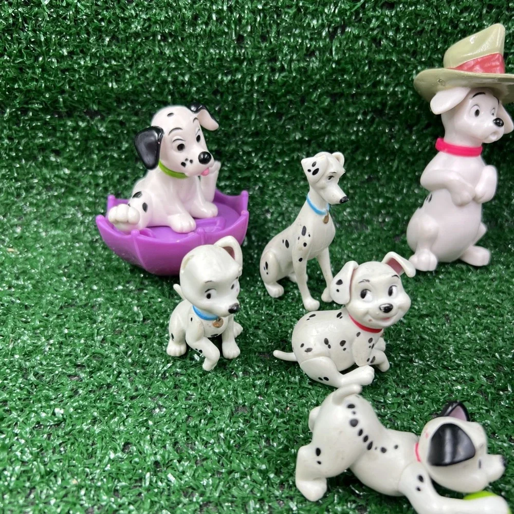 DISNEY 101 DALMATIANS Lot of 8 Plastic Puppy‎ Figures Toys